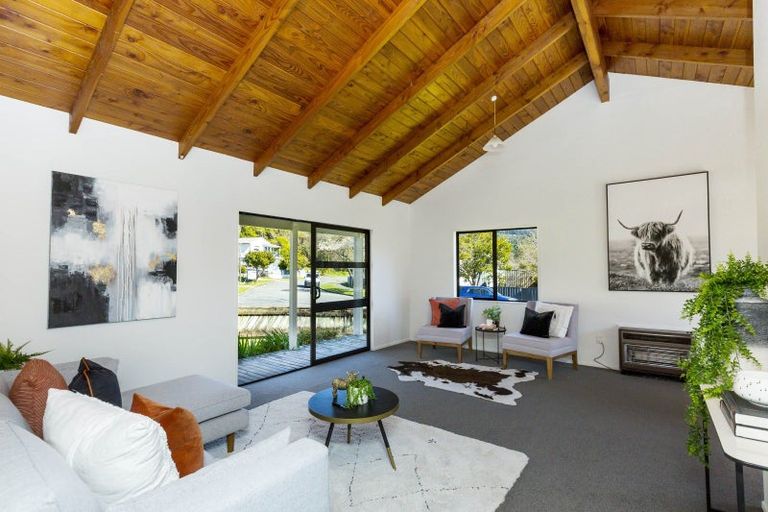 Photo of property in 1 Moonstone Grove, Birchville, Upper Hutt, 5018