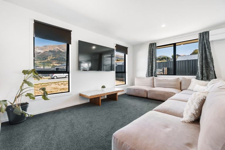 Photo of property in 10 Magpie Place, Lake Hawea, 9382
