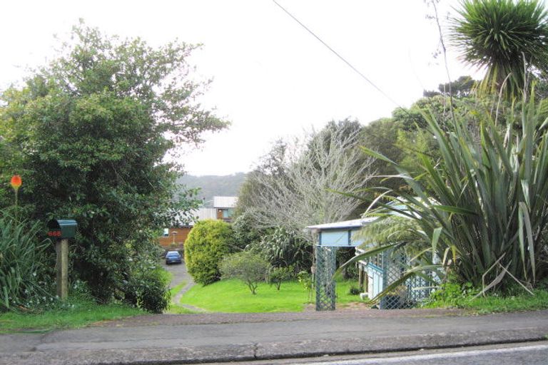 Photo of property in 668 Huia Road, Parau, Auckland, 0604