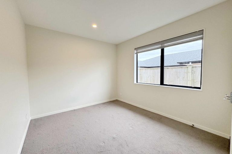 Photo of property in 81 Twin Parks Rise, Papakura, 2110