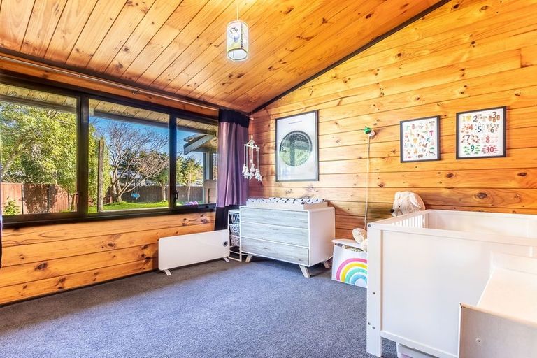 Photo of property in 30 Hookway Grove, Paraparaumu, 5032