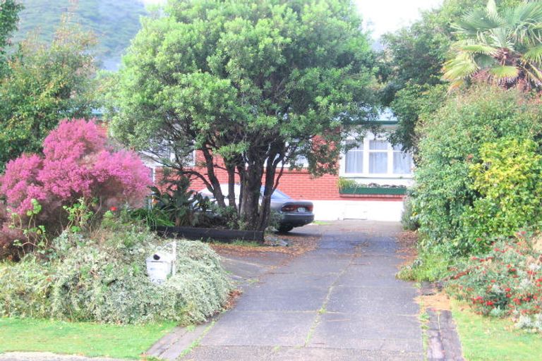 Photo of property in 69 Seddon Street, Waikanae, 5036