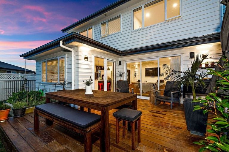 Photo of property in 11 Dida Park Drive, Kumeu, 0810