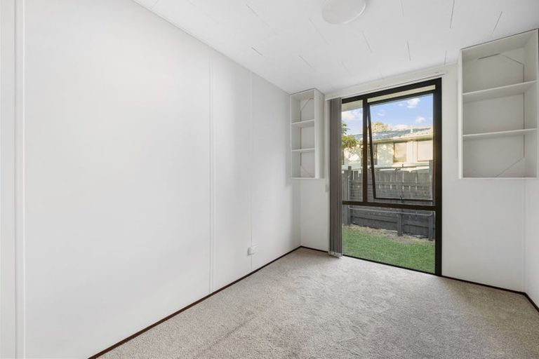 Photo of property in 2/21 Nearco Street, Randwick Park, Auckland, 2105