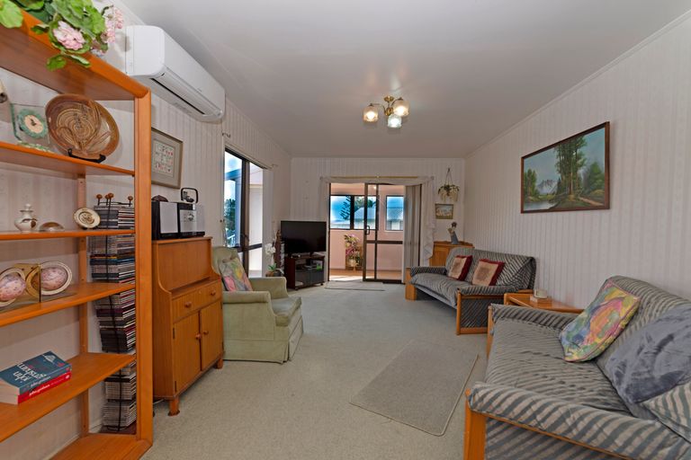 Photo of property in 53 Lavelle Road, Henderson, Auckland, 0612