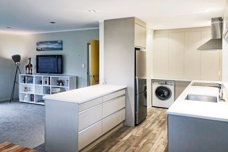 Photo of property in 1/7 Lingham Crescent, Torbay, Auckland, 0630