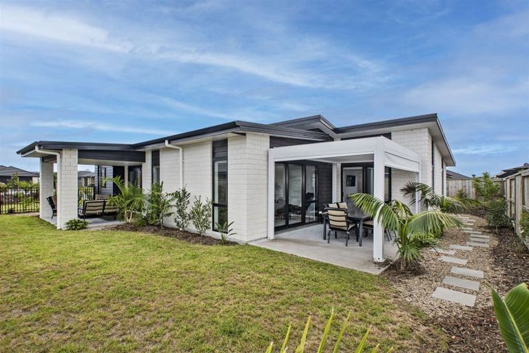 Photo of property in 30 Kitemaunga Avenue, One Tree Point, 0118