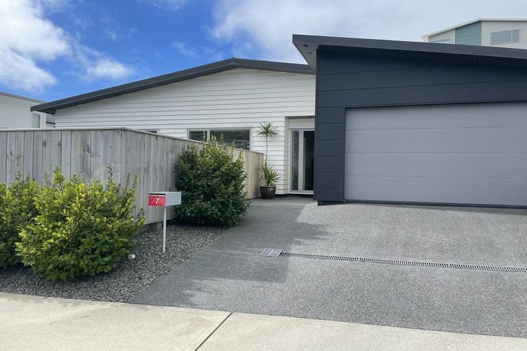Photo of property in 7 Farnworth Terrace, Churton Park, Wellington, 6037