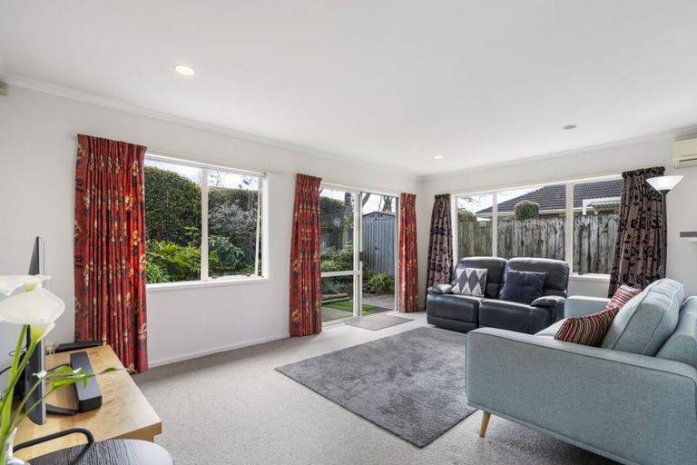Photo of property in 2/42 Rua Road, Glen Eden, Auckland, 0602