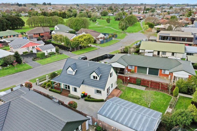 Photo of property in 4 Pyatt Place, Redwood, Christchurch, 8051