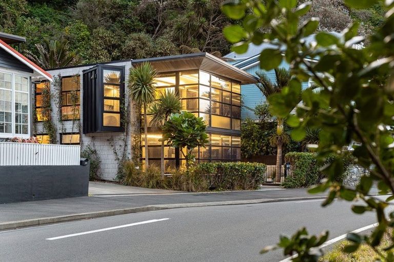 Photo of property in 377a Karaka Bay Road, Karaka Bays, Wellington, 6022