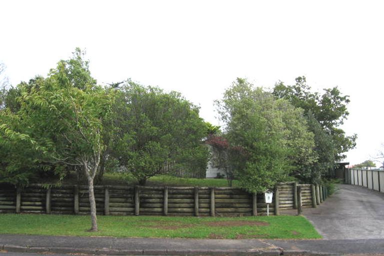Photo of property in 8 Serwayne Place, Sunnyvale, Auckland, 0612