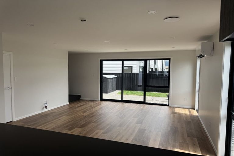 Photo of property in 7 Kumai Lane, Wallaceville, 5018