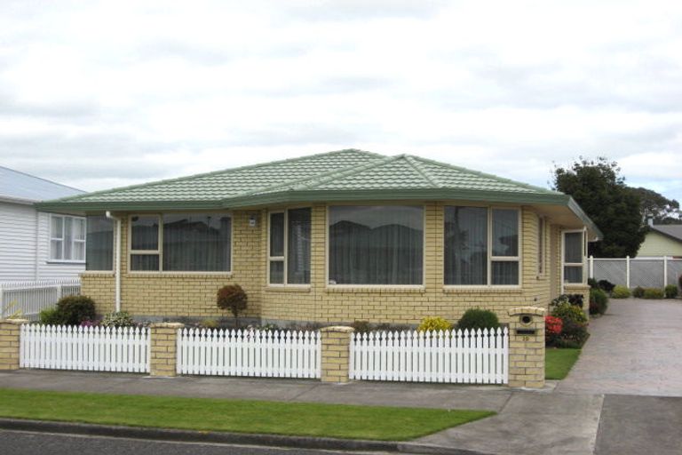 Photo of property in 10 Turakina Street, Merrilands, New Plymouth, 4312