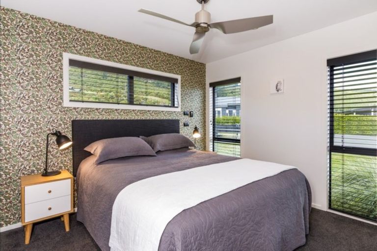 Photo of property in 2 Peregrine Place, Kinloch, Taupo, 3377