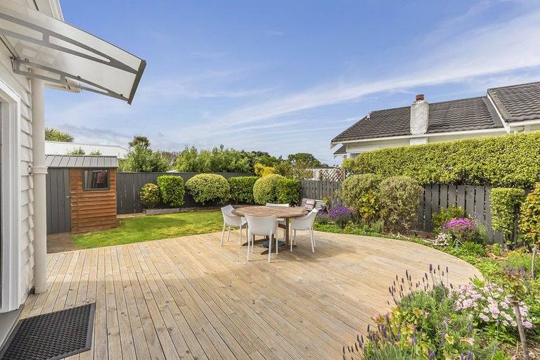 Photo of property in 22 Resolution Street, Lyall Bay, Wellington, 6022