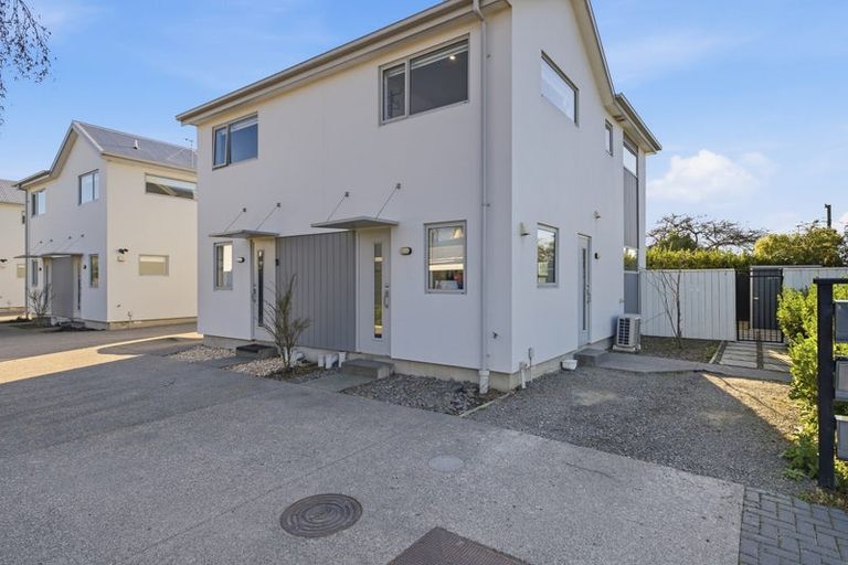 Photo of property in 1/51 Hills Road, Edgeware, Christchurch, 8013