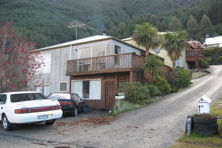 Photo of property in 15a Wye Place, Fernhill, Queenstown, 9300