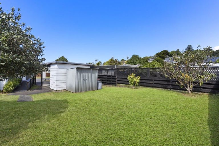 Photo of property in 6 Mannering Place, Hillcrest, Auckland, 0627