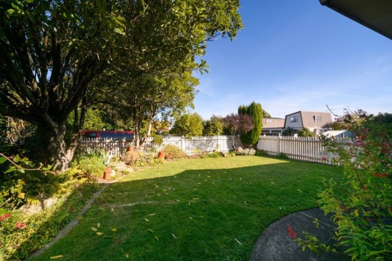 Photo of property in 32 Cecil Place, Cloverlea, Palmerston North, 4412