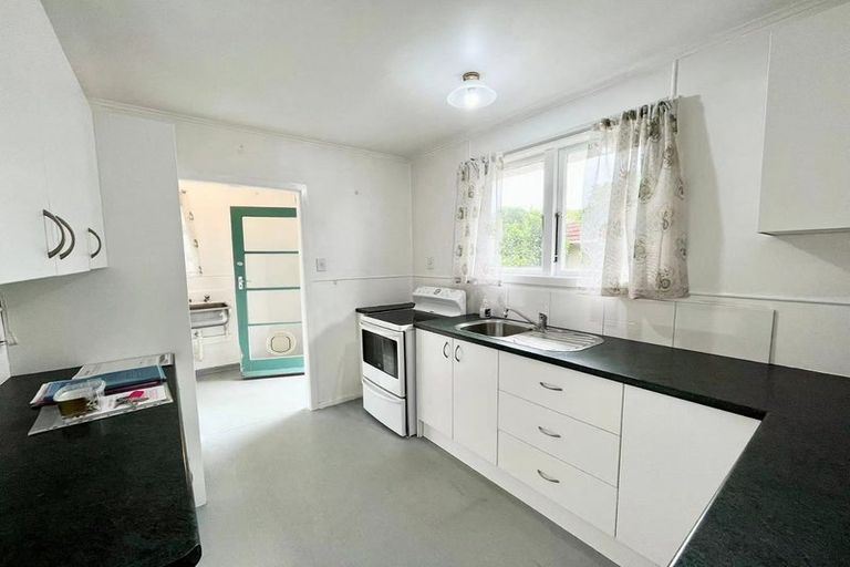 Photo of property in 48 Spence Road, Henderson, Auckland, 0612