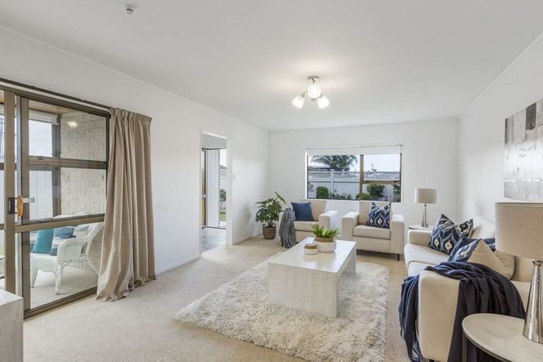 Photo of property in 1/218 Centreway Road, Orewa, 0931