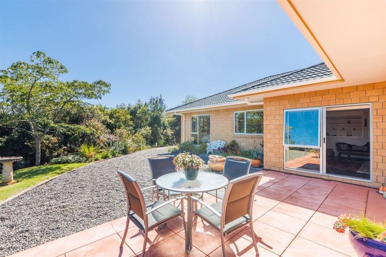 Photo of property in 24 La Lena Grove, Fitzherbert, Palmerston North, 4410