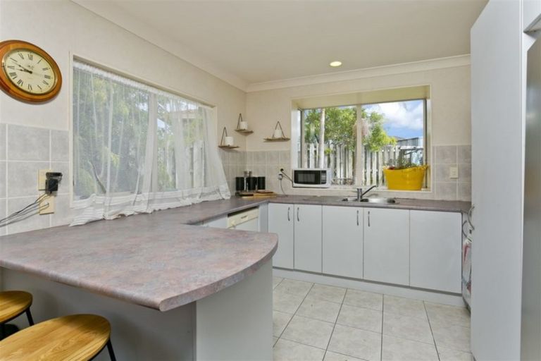 Photo of property in 37 Martin Jugum Lane, Ranui, Auckland, 0612