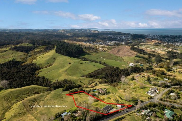Photo of property in 90 Upper Orewa Road, Wainui, Silverdale, 0992