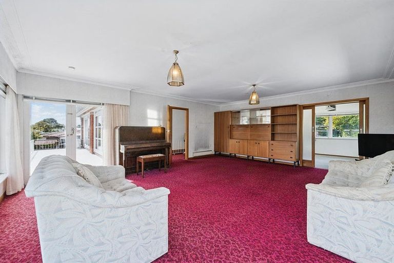 Photo of property in 18 Millbrook Road, Henderson, Auckland, 0612