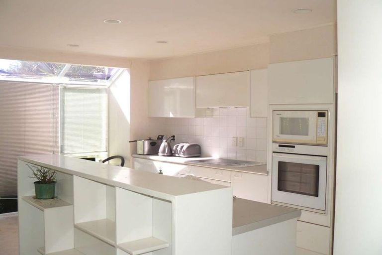 Photo of property in 28 Currell Way, Somerville, Auckland, 2014