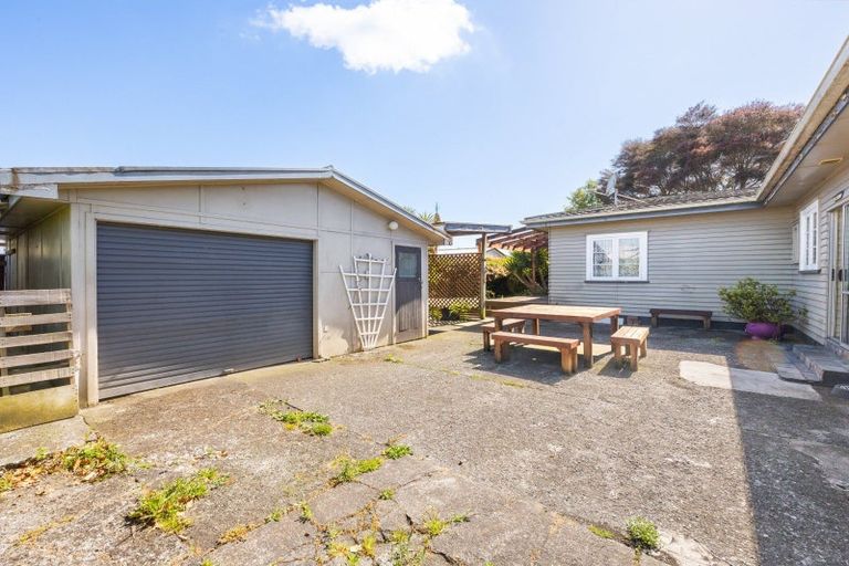 Photo of property in 16 Mahana Road, St Andrews, Hamilton, 3200