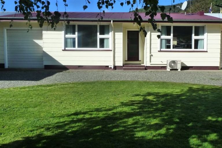 Photo of property in 30b York Street, Picton, 7220