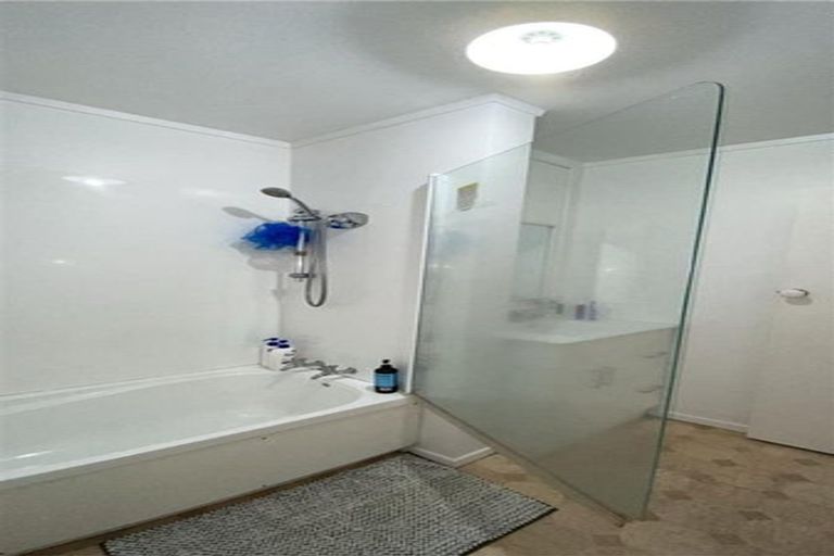 Photo of property in 3/104 Sylvan Avenue, Northcote, Auckland, 0627