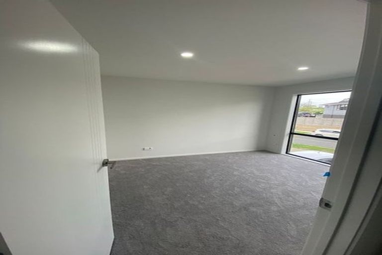 Photo of property in 6 Paina Crescent, Massey, Auckland, 0614