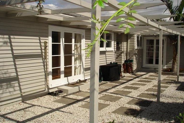 Photo of property in 55 Forrest Hill Road, Milford, Auckland, 0620