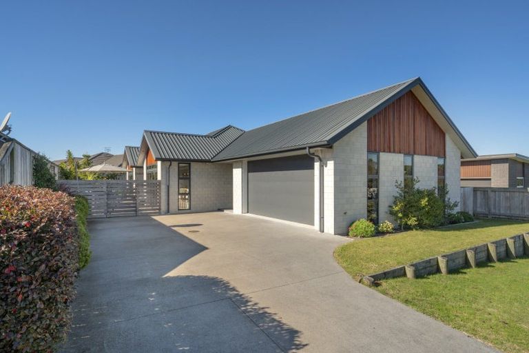 Photo of property in 22 Penetaka Heights, Pyes Pa, Tauranga, 3112