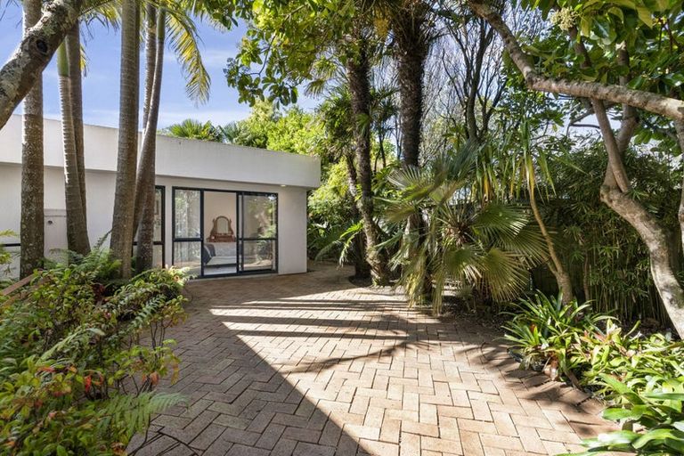 Photo of property in 15 Perendale Close, Somerville, Auckland, 2014