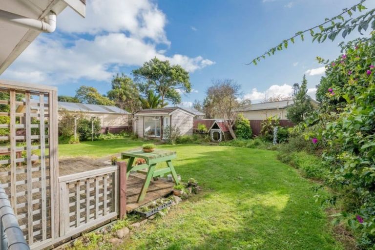 Photo of property in 5 Old Coach Road South, Otaki Beach, Otaki, 5512