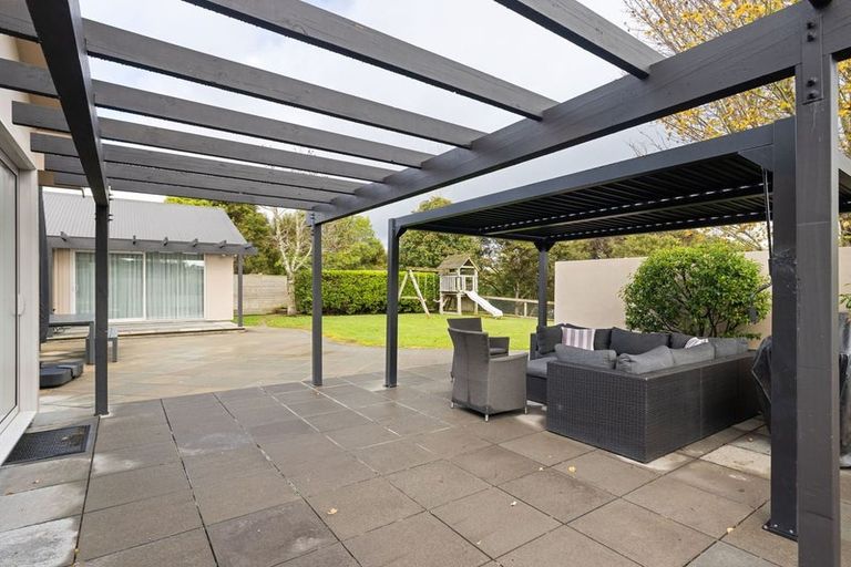 Photo of property in 37 La Lena Grove, Fitzherbert, Palmerston North, 4410