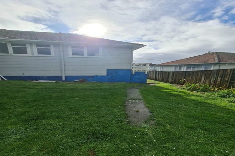 Photo of property in 35 Hukatai Street, Elsdon, Porirua, 5022