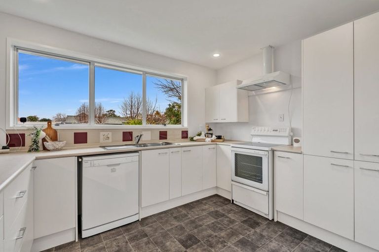Photo of property in 76a Englefield Road, Northwood, Christchurch, 8051