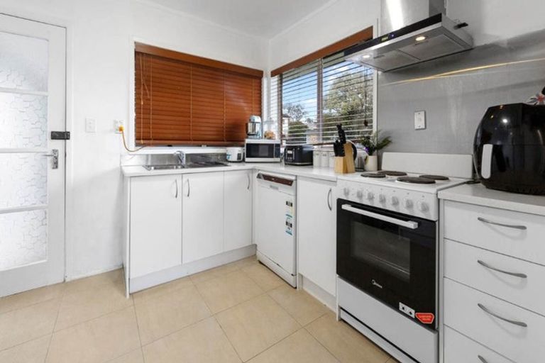 Photo of property in 1/10 Ballater Place, Highland Park, Auckland, 2010