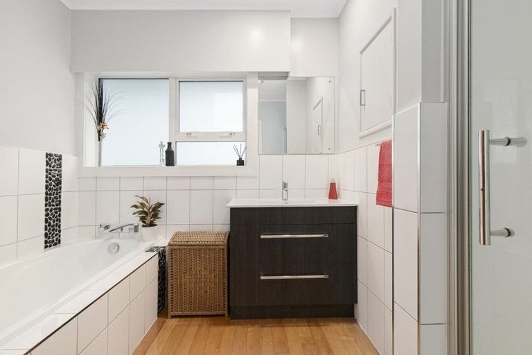 Photo of property in 41 Anzac Road, Pukekohe, 2120