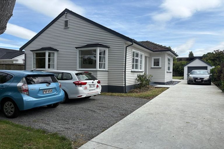 Photo of property in 39 Straven Road, Riccarton, Christchurch, 8011