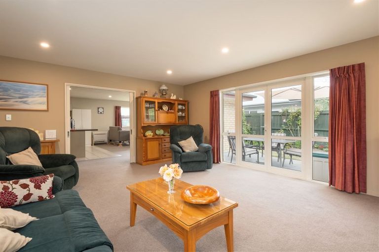 Photo of property in 132 Rothesay Road, Parklands, Christchurch, 8083