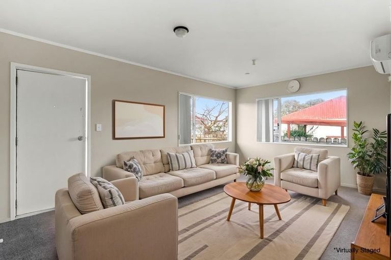 Photo of property in 49 Dungarvon Place, Clendon Park, Auckland, 2103