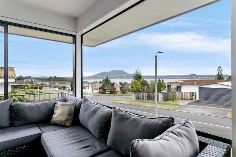 Photo of property in 4 Shera Street, Acacia Bay, Taupo, 3330