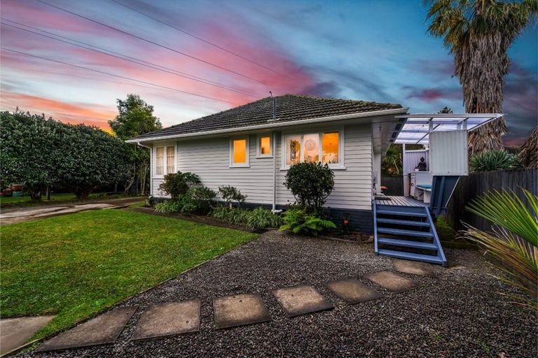 Photo of property in 9 Devon Street, Te Atatu South, Auckland, 0610