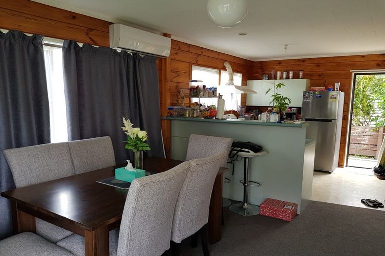 Photo of property in 11 Oxford Street, Tawa, Wellington, 5028